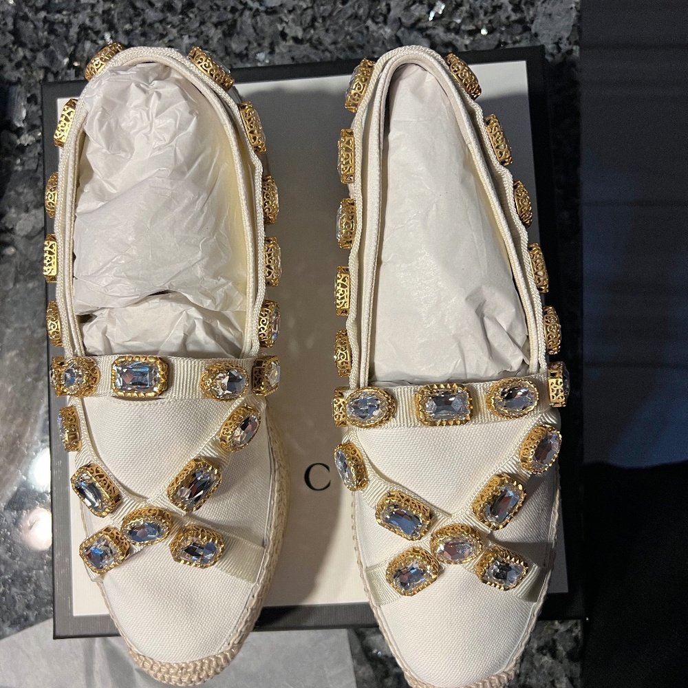 New Beautiful Gucci canvas shoes with cystal